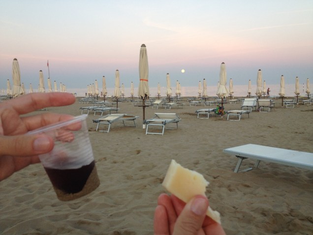 lignano_beach_wine_cheese