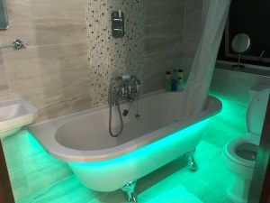 Midlands - bath tub