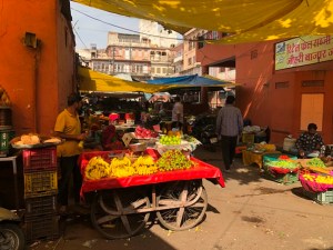 India fruit market colour